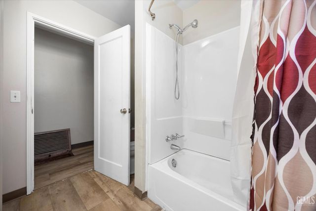 2700 Charleston Drive, Bakersfield, CA 93308