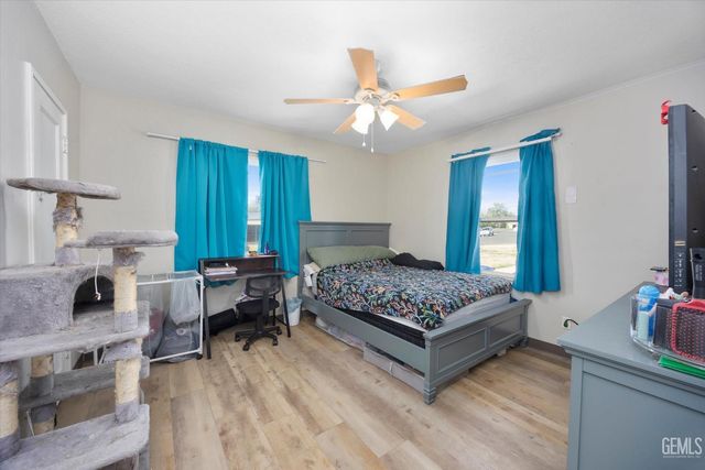 2700 Charleston Drive, Bakersfield, CA 93308