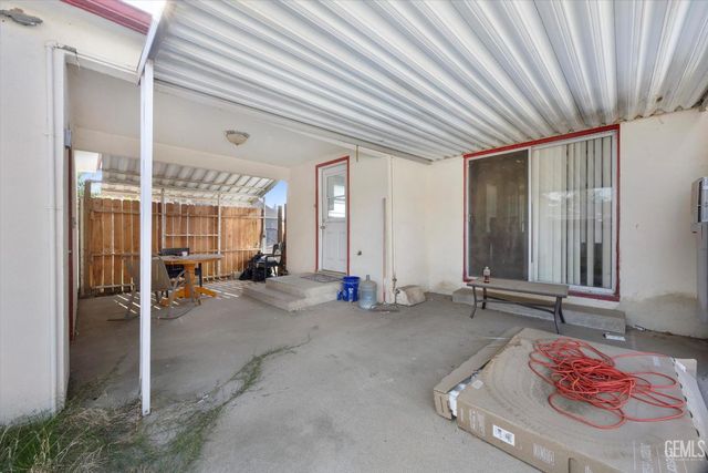 2700 Charleston Drive, Bakersfield, CA 93308