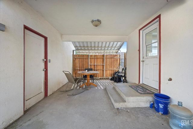 2700 Charleston Drive, Bakersfield, CA 93308