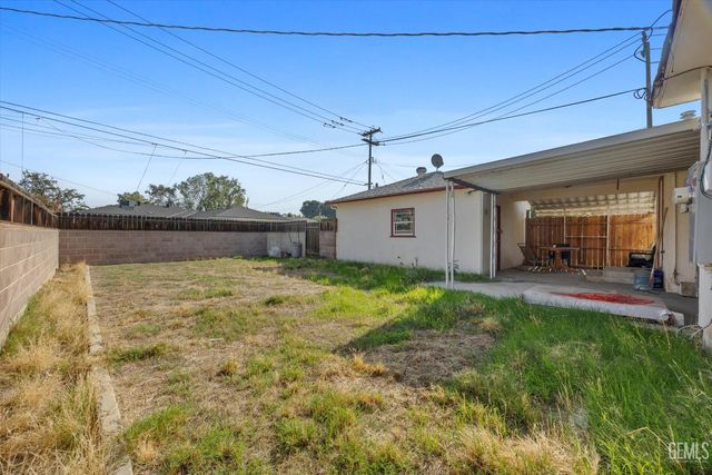 2700 Charleston Drive, Bakersfield, CA 93308