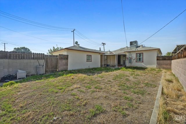 2700 Charleston Drive, Bakersfield, CA 93308