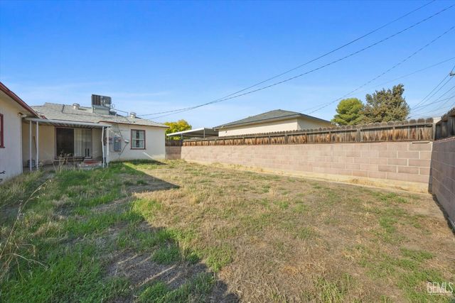 2700 Charleston Drive, Bakersfield, CA 93308