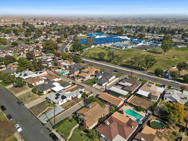 2700 Charleston Drive, Bakersfield, CA 93308