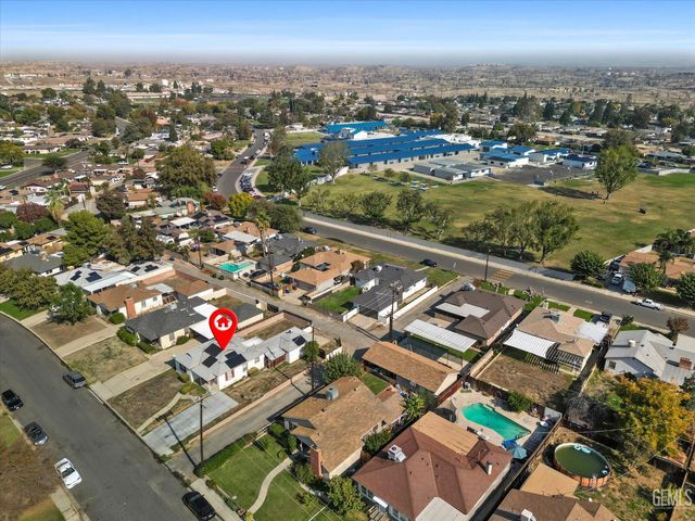 2700 Charleston Drive, Bakersfield, CA 93308