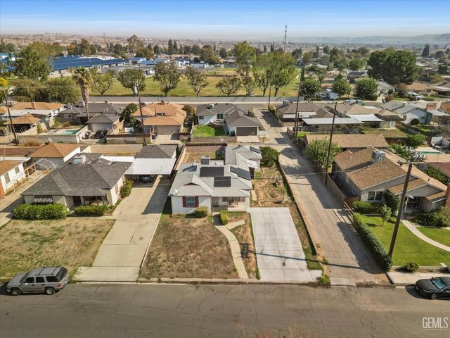 2700 Charleston Drive, Bakersfield, CA 93308