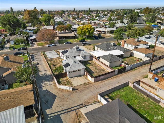 2700 Charleston Drive, Bakersfield, CA 93308