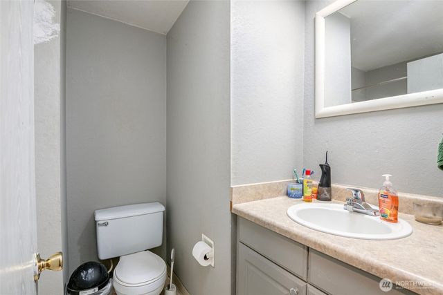 707 Alvord Avenue N, Kent, WA 98031