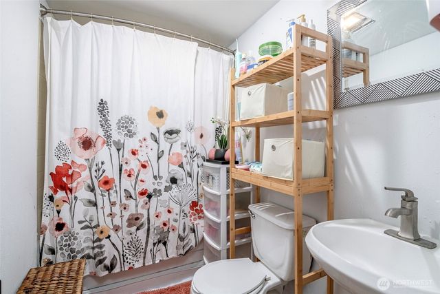 707 Alvord Avenue N, Kent, WA 98031