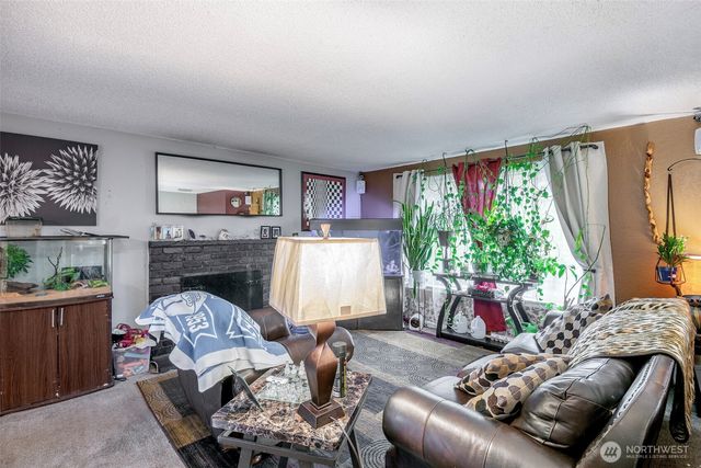 707 Alvord Avenue N, Kent, WA 98031