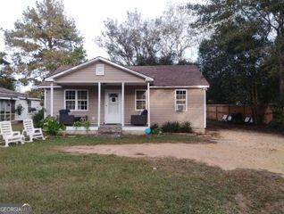 32 Highland Avenue, Hawkinsville, GA 31036