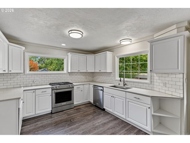 728 Se WILBUR St, Salem, OR 97302