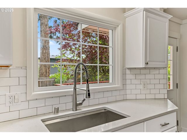 728 Se WILBUR St, Salem, OR 97302
