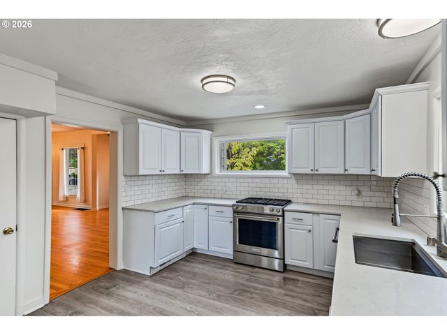 728 Se WILBUR St, Salem, OR 97302