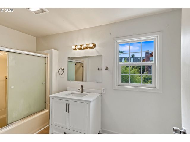 728 Se WILBUR St, Salem, OR 97302