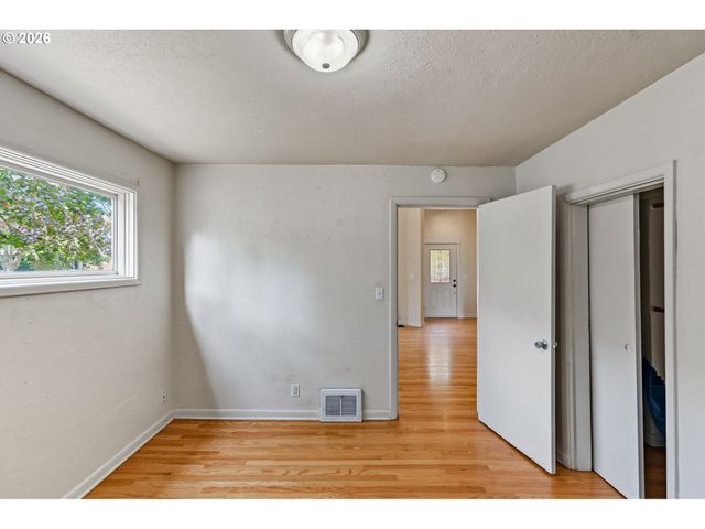 728 Se WILBUR St, Salem, OR 97302