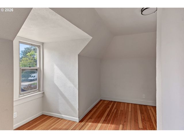 728 Se WILBUR St, Salem, OR 97302
