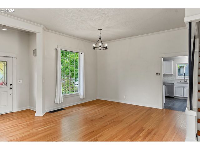728 Se WILBUR St, Salem, OR 97302