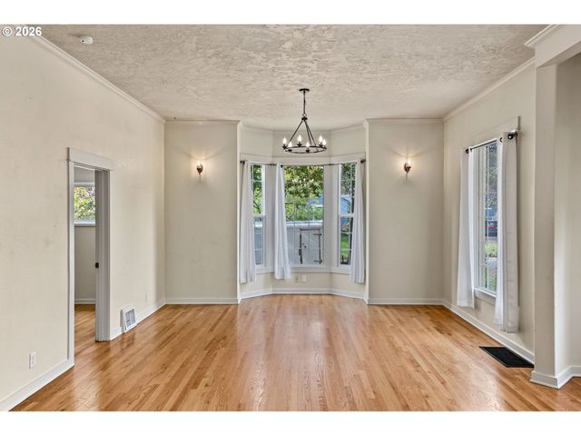 728 Se WILBUR St, Salem, OR 97302