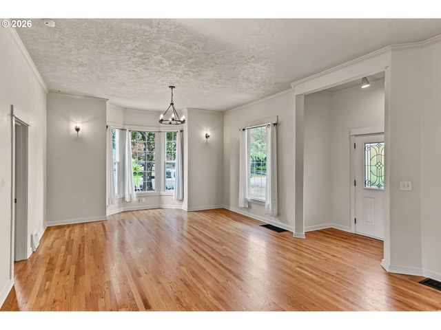 728 Se WILBUR St, Salem, OR 97302