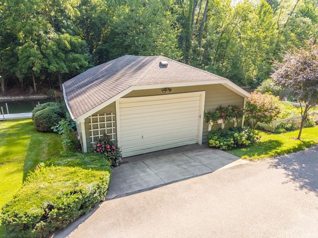 11425 N Cedar Point High Road, Syracuse, IN 46567