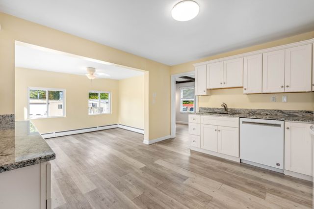 83 Mansfield Ave, Norton, MA 02766