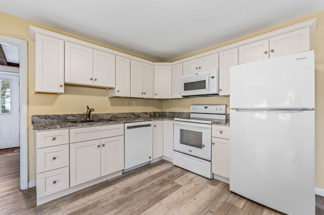 83 Mansfield Ave, Norton, MA 02766