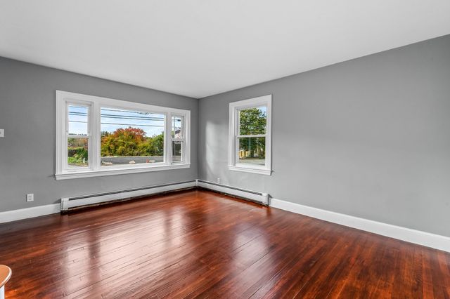 83 Mansfield Ave, Norton, MA 02766