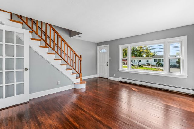 83 Mansfield Ave, Norton, MA 02766
