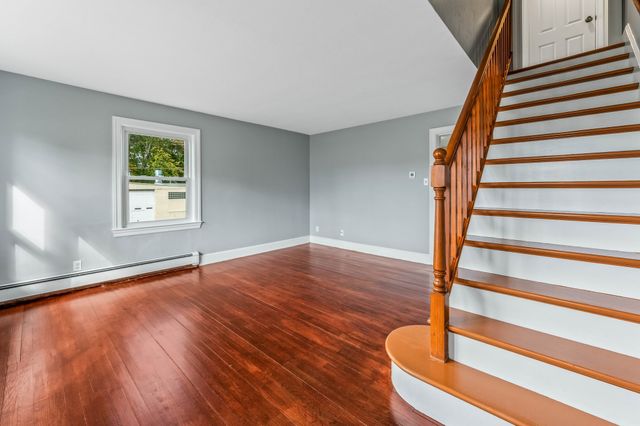 83 Mansfield Ave, Norton, MA 02766