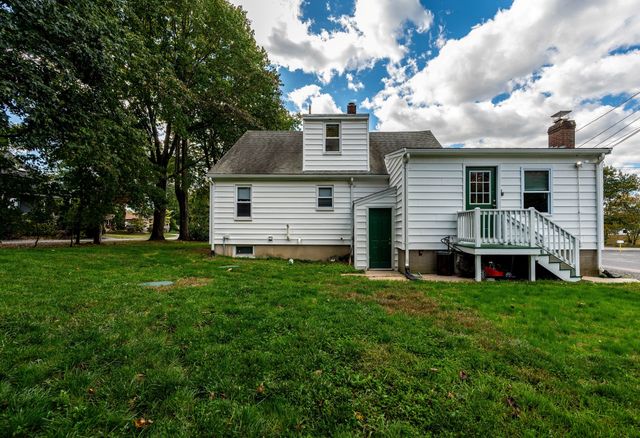 83 Mansfield Ave, Norton, MA 02766