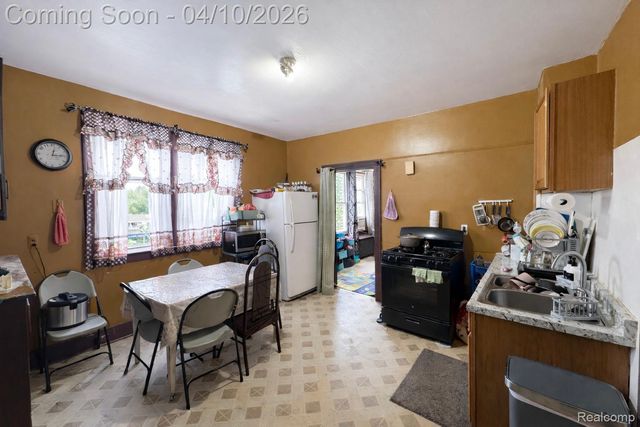 12624 Charest Street, Detroit, MI 48212