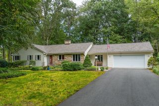 26 White Oaks Dr, Longmeadow, MA 01106