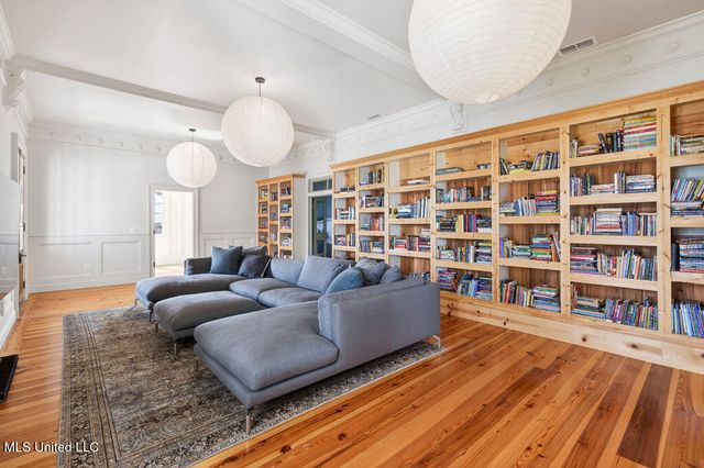 326 Carroll Avenue, Bay Saint Louis, MS 39520