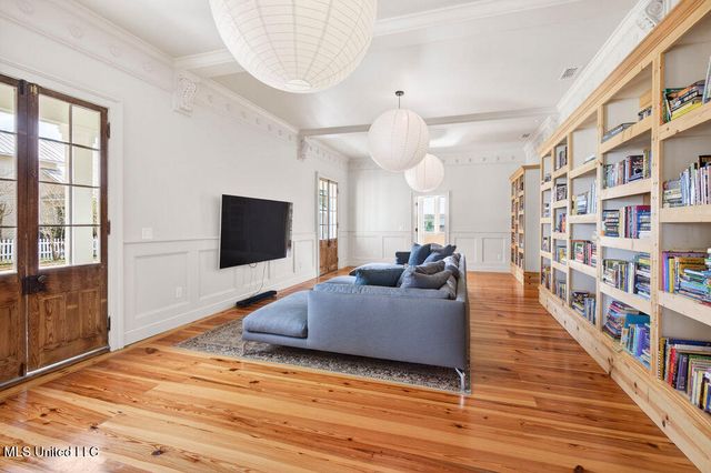 326 Carroll Avenue, Bay Saint Louis, MS 39520