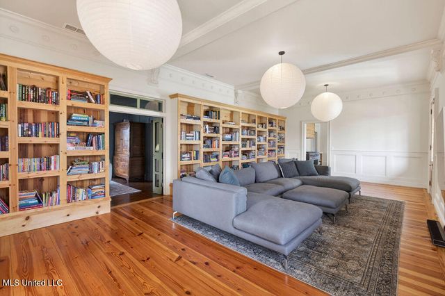 326 Carroll Avenue, Bay Saint Louis, MS 39520