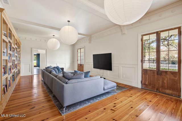 326 Carroll Avenue, Bay Saint Louis, MS 39520