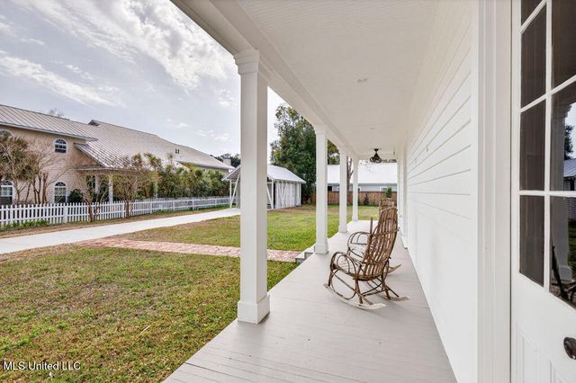 326 Carroll Avenue, Bay Saint Louis, MS 39520