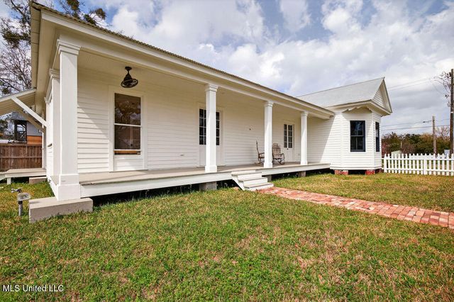 326 Carroll Avenue, Bay Saint Louis, MS 39520