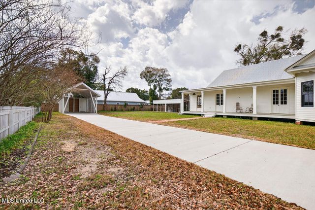 326 Carroll Avenue, Bay Saint Louis, MS 39520