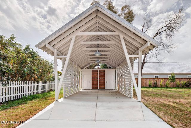 326 Carroll Avenue, Bay Saint Louis, MS 39520