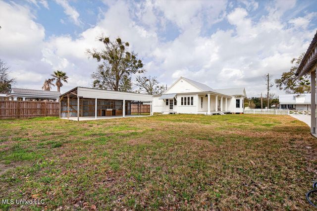 326 Carroll Avenue, Bay Saint Louis, MS 39520