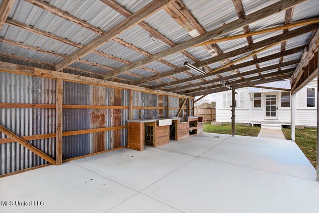 326 Carroll Avenue, Bay Saint Louis, MS 39520