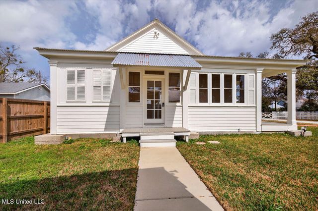 326 Carroll Avenue, Bay Saint Louis, MS 39520