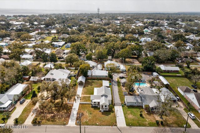 326 Carroll Avenue, Bay Saint Louis, MS 39520