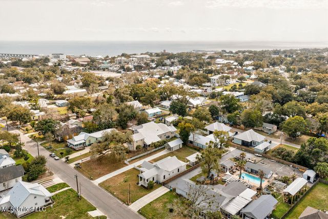 326 Carroll Avenue, Bay Saint Louis, MS 39520