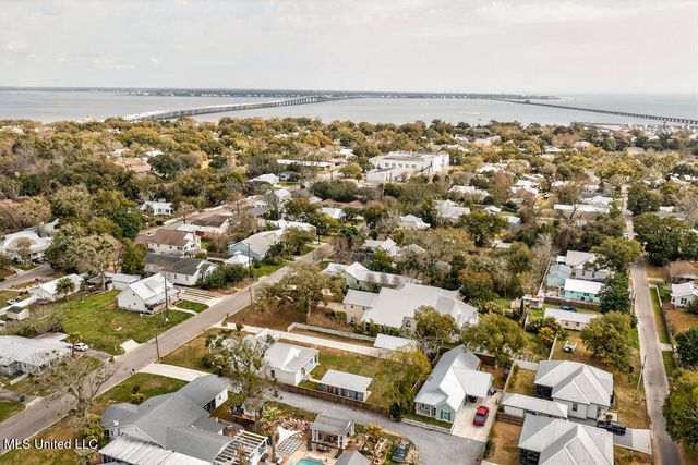 326 Carroll Avenue, Bay Saint Louis, MS 39520