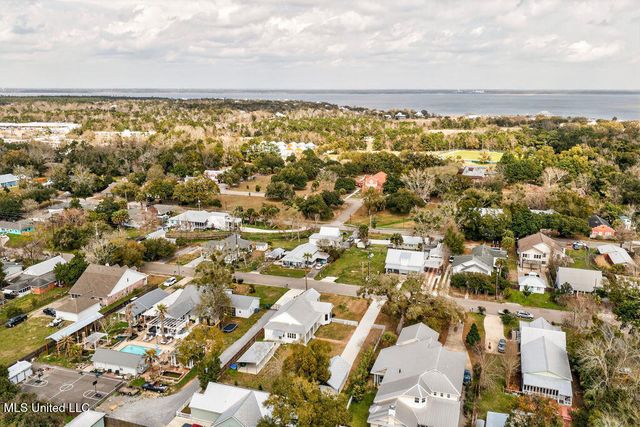 326 Carroll Avenue, Bay Saint Louis, MS 39520