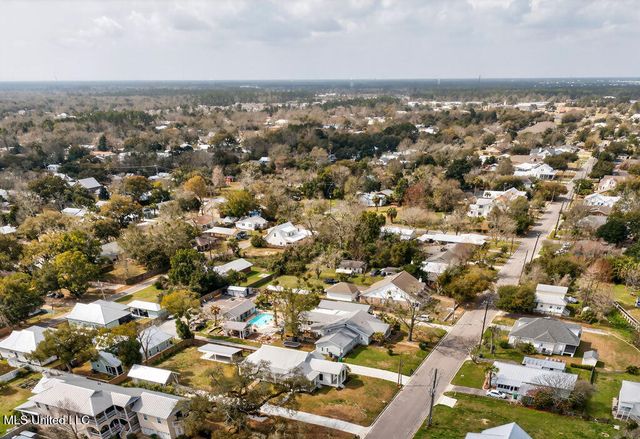 326 Carroll Avenue, Bay Saint Louis, MS 39520