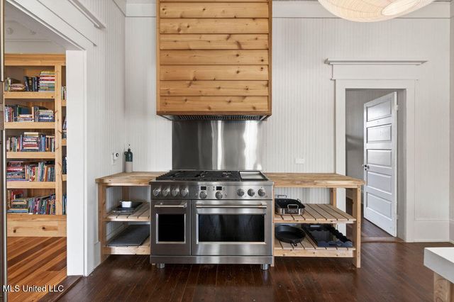 326 Carroll Avenue, Bay Saint Louis, MS 39520